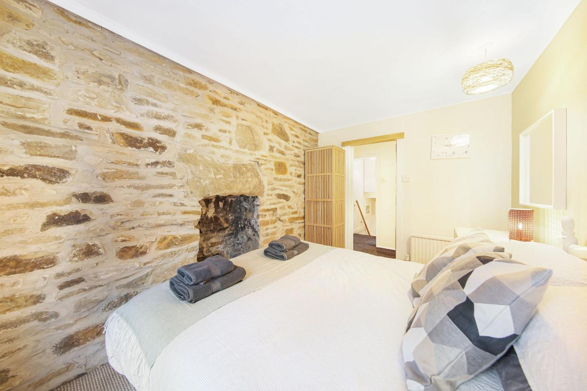 Host & - Batemill * Birch Vale